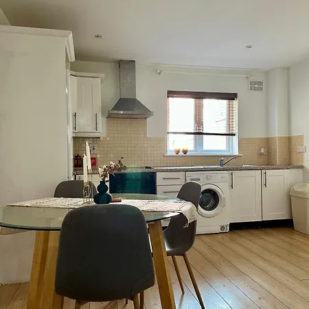 Stunning Centre Apartment